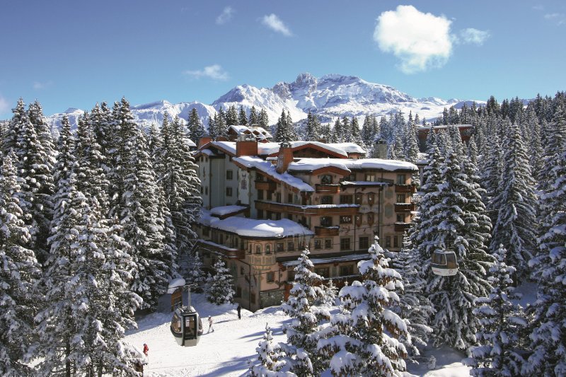 → Hotel Cheval Blanc +33 (0) 975 170 836 Hotel Courchevel 1850